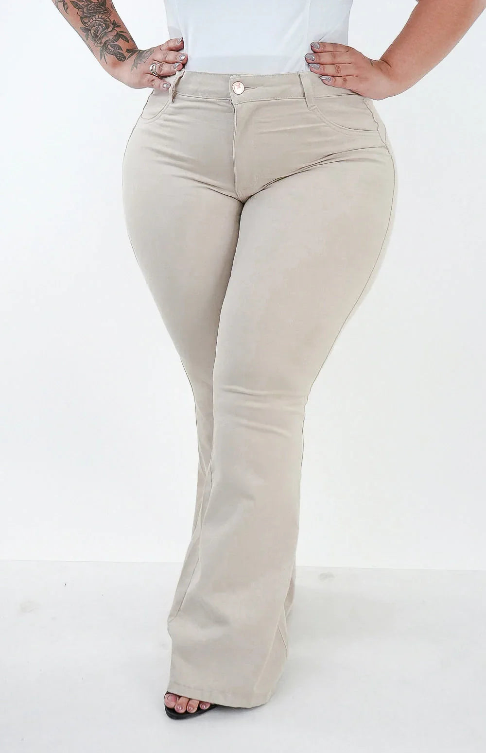 CALÇA PLUS SIZE - FLARE NUDE CHIC