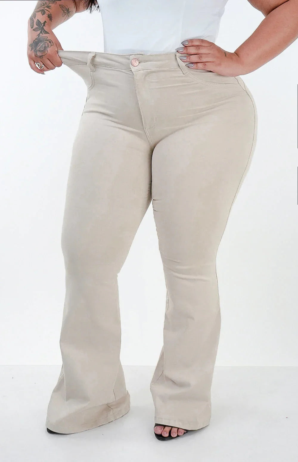 CALÇA PLUS SIZE - FLARE NUDE CHIC